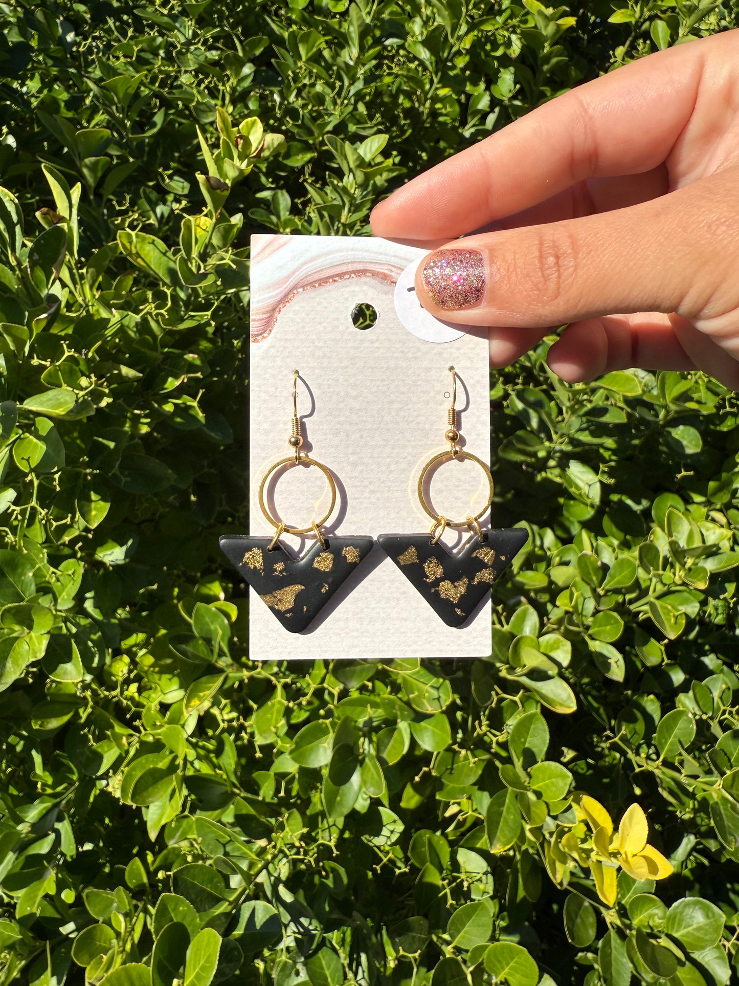 V Earrings - Black/Gold