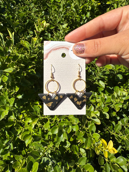 V Earrings - Black/Gold